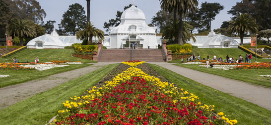 entrance to the conservatory of flowers at golden gate park